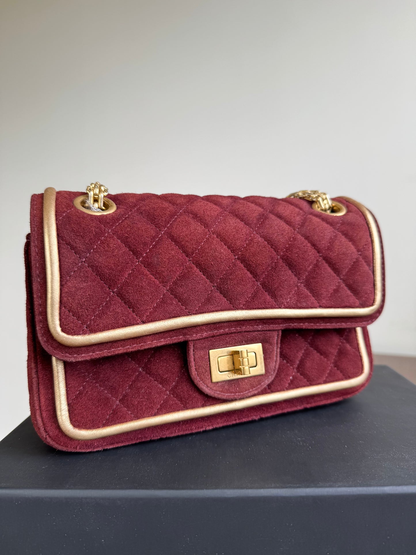 Pre-owned Chanel 2.55 Reissue Small 224 Burgundy Suede Flap Bag
