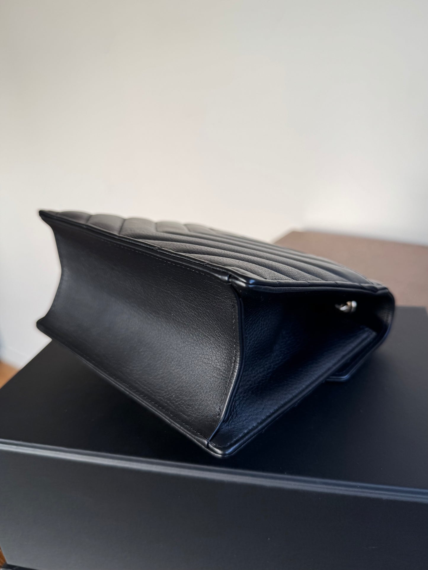 Pre-owned Chanel Chevron Envelope Black Leather Crossbody Bag