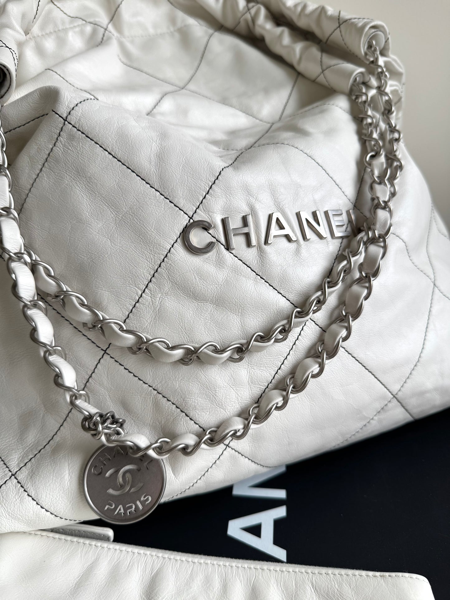 Pre-owned Chanel 22 Large White Leather Tote Bag