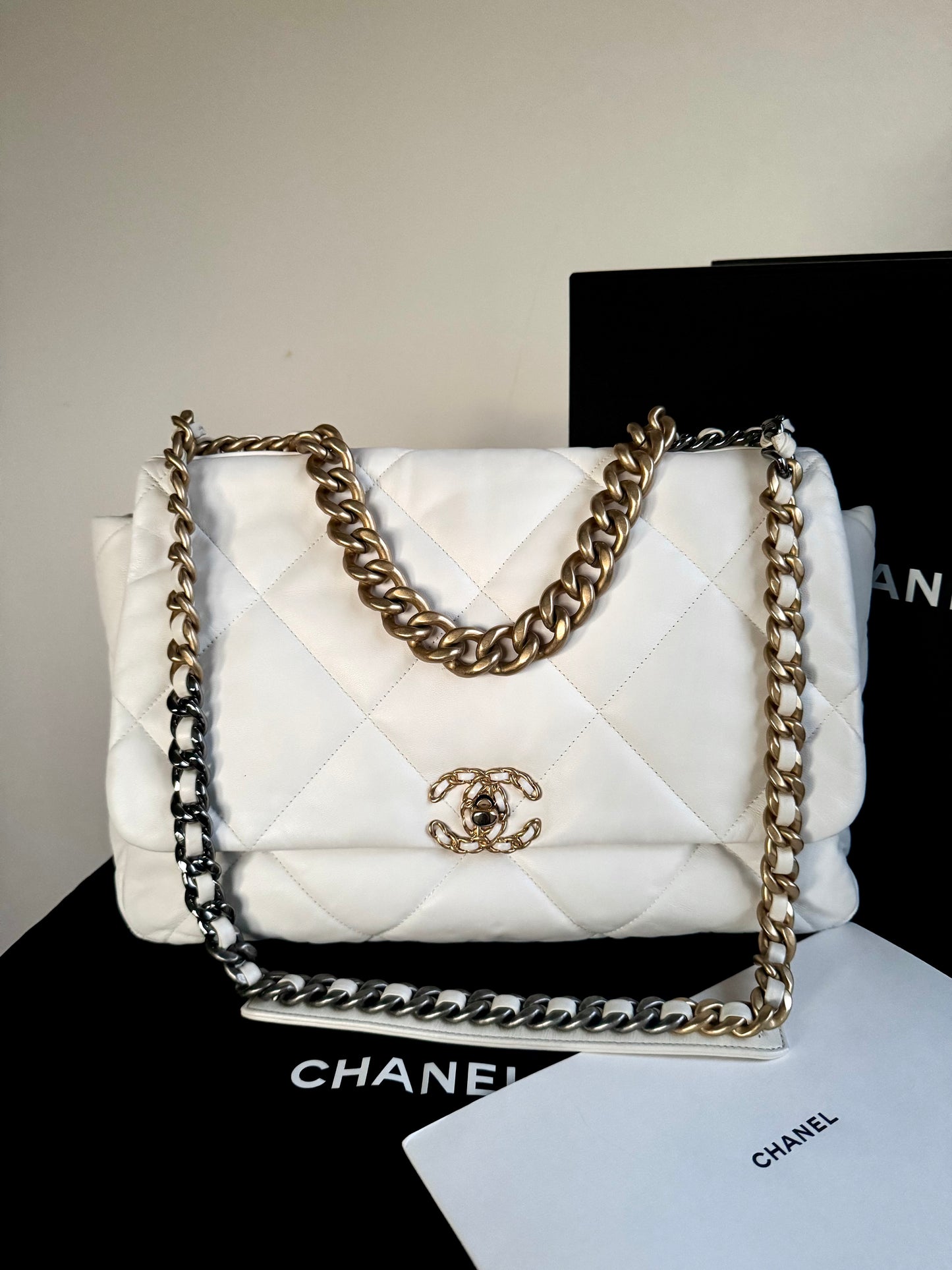 Pre-owned Chanel 19 Maxi White Lambskin Flap Bag
