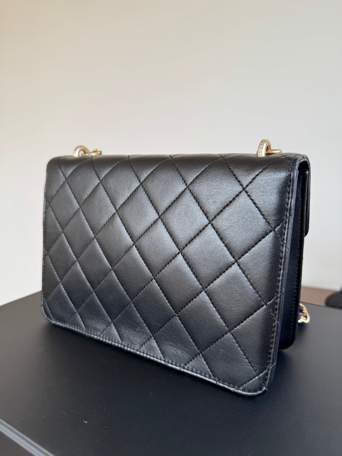 Pre-owned Chanel CC Crystal Geometric Black Lambskin Flap Bag