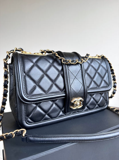 Pre-owned Chanel Elegant CC Medium Black Leather Flap Bag