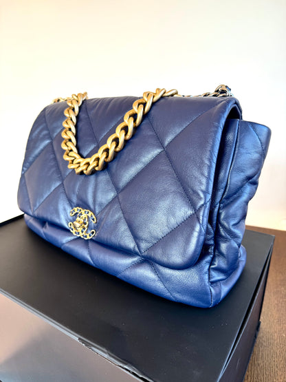 Pre-owned Chanel 19 Maxi Navy Lambskin Flap Bag