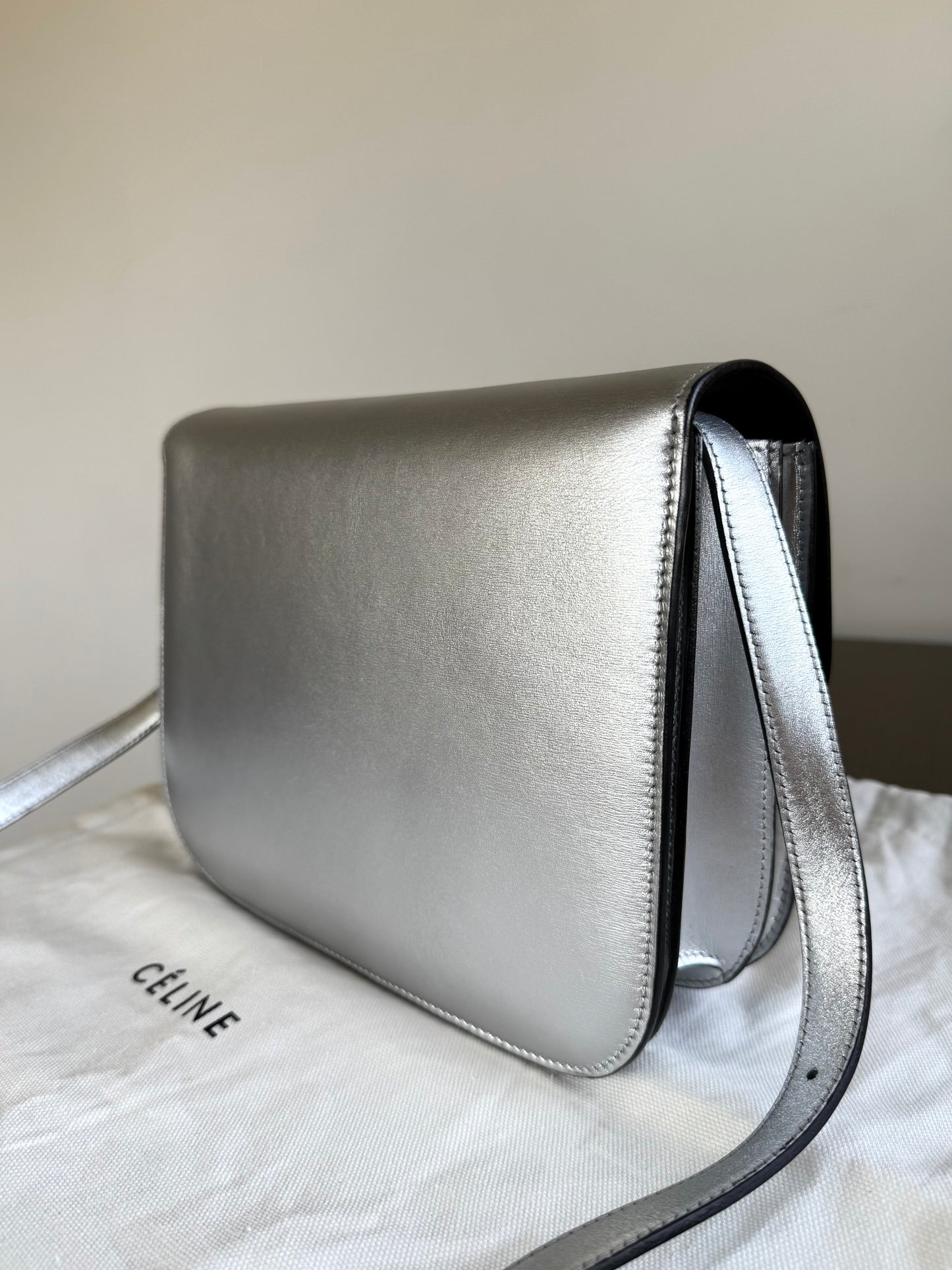 Pre-owned Céline Classic Box Medium Silver Leather Bag