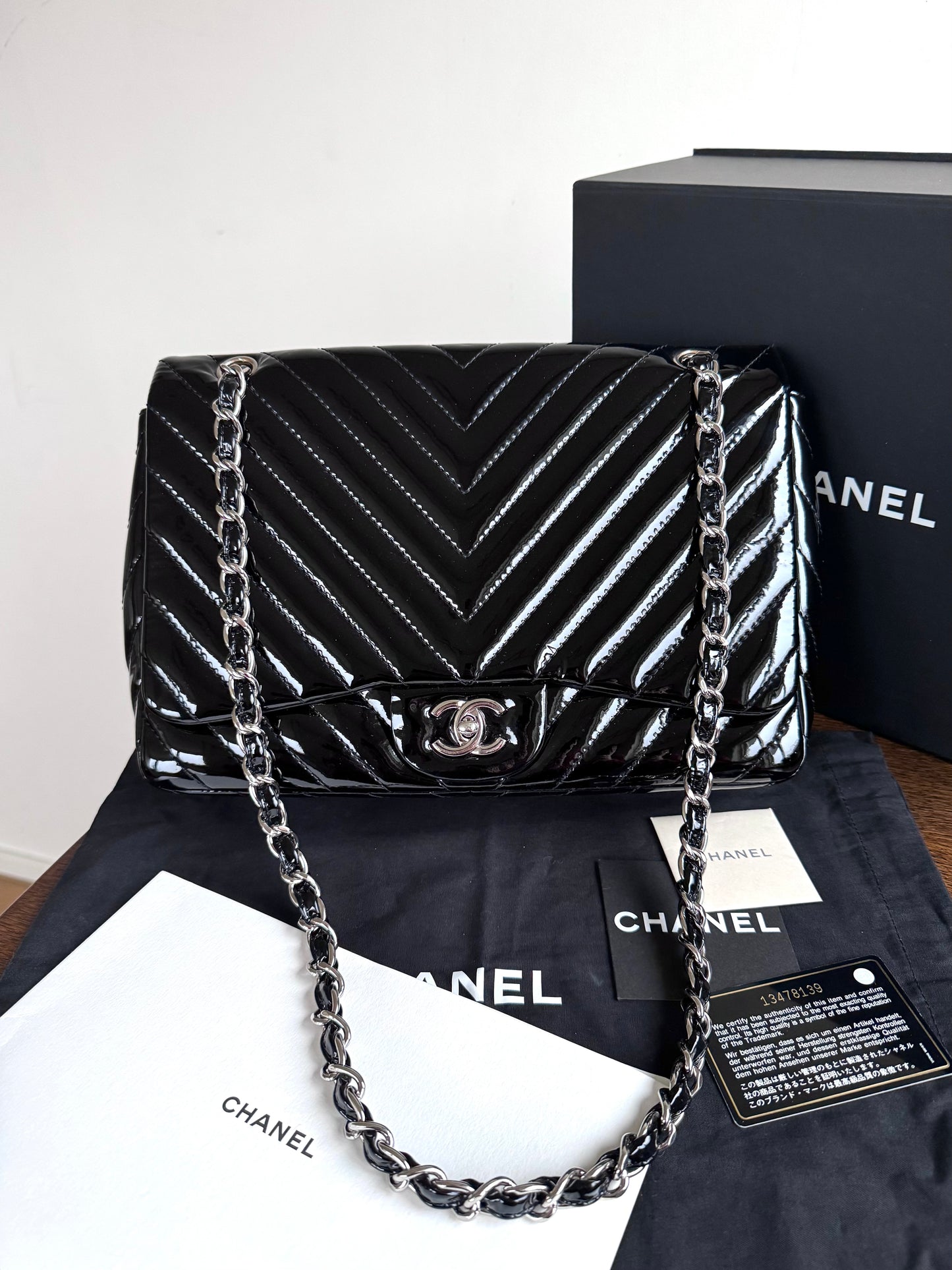 Pre-owned Chanel Classic Jumbo Black Patent Leather Flap Bag