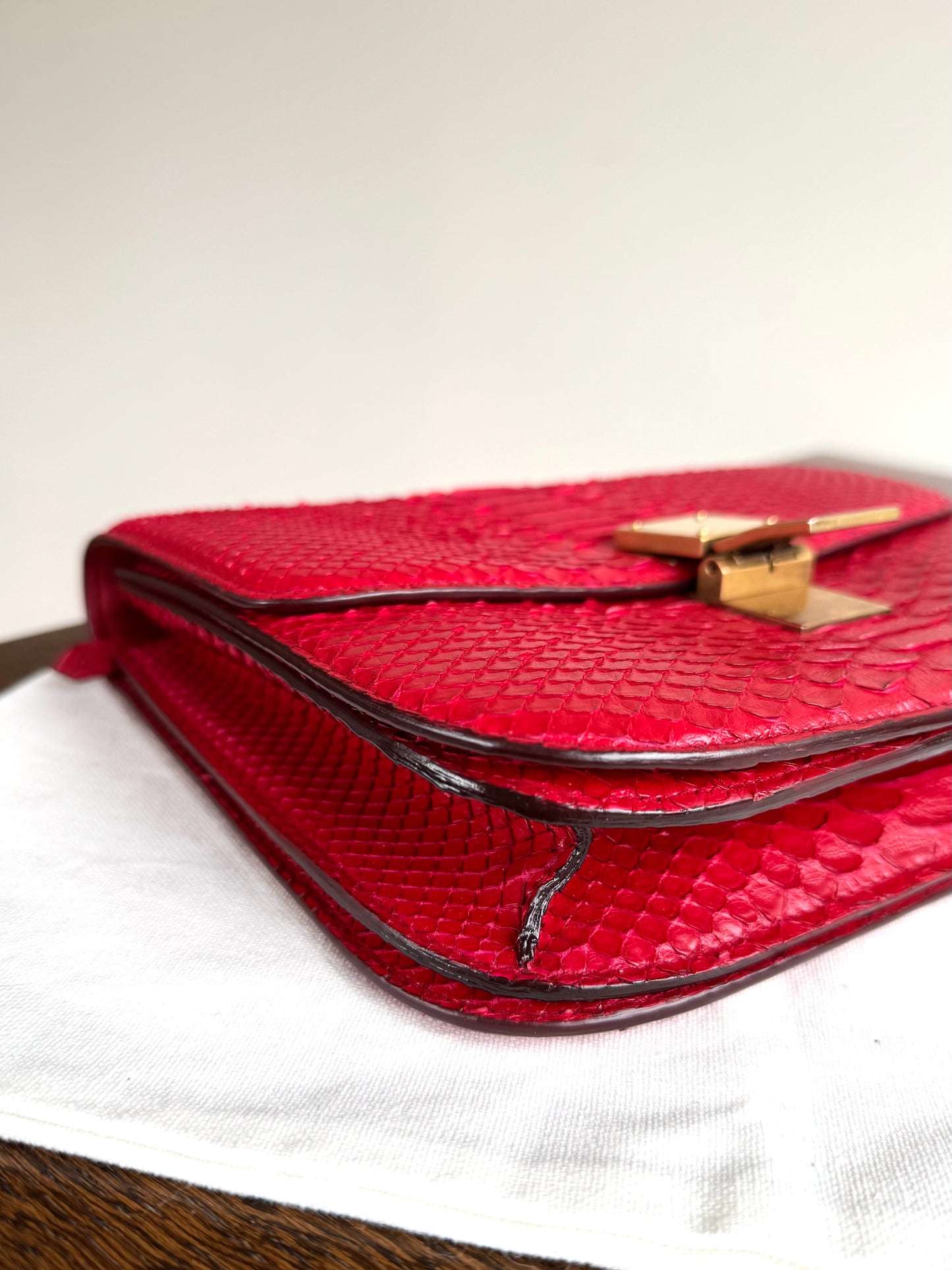Pre-owned Céline Classic Box Medium Red Python Bag