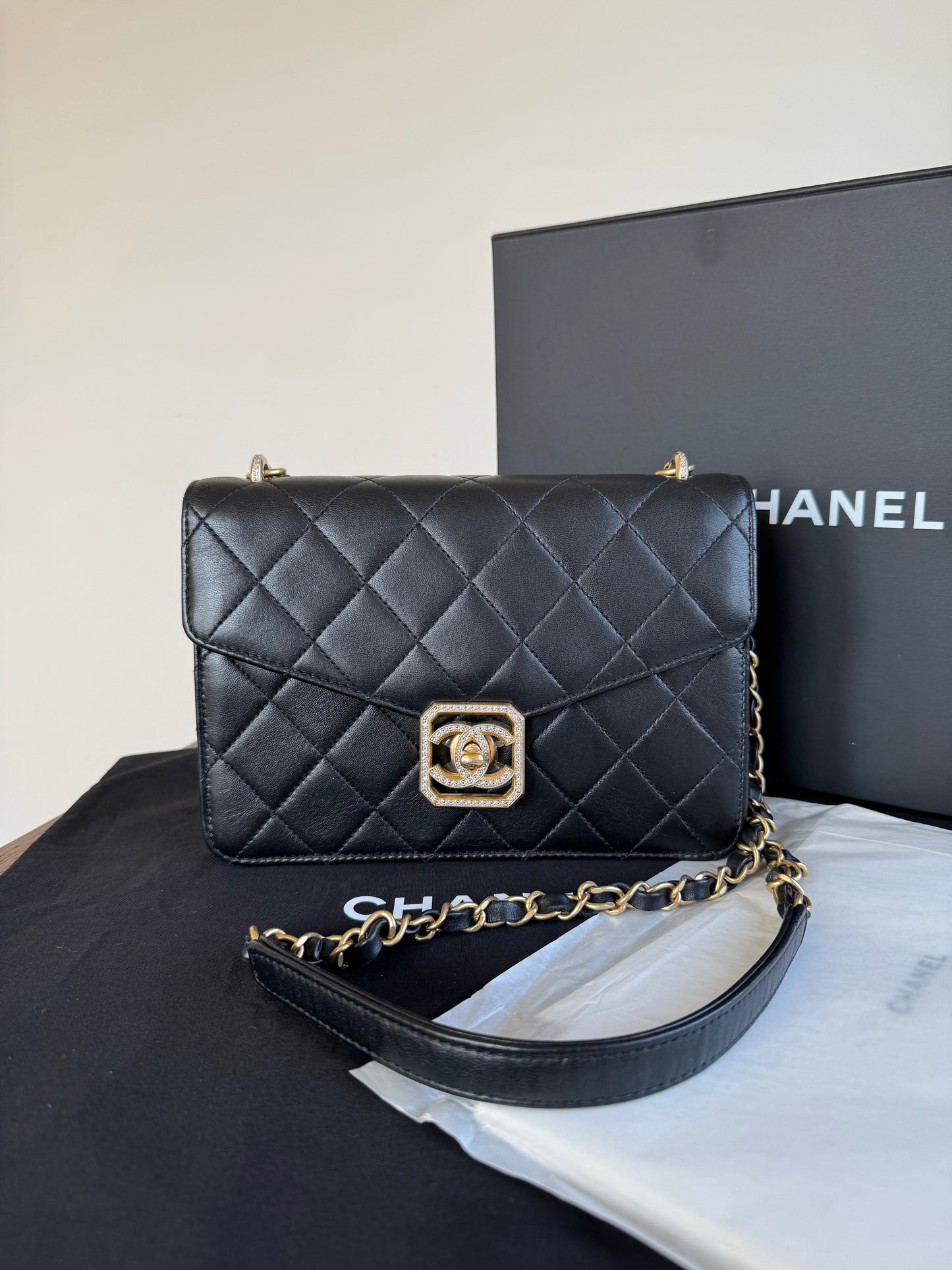 Pre-owned Chanel CC Crystal Geometric Black Lambskin Flap Bag