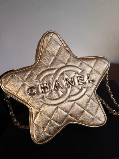 Pre-owned Chanel Walk Of Fame Metallic Gold Leather Bag