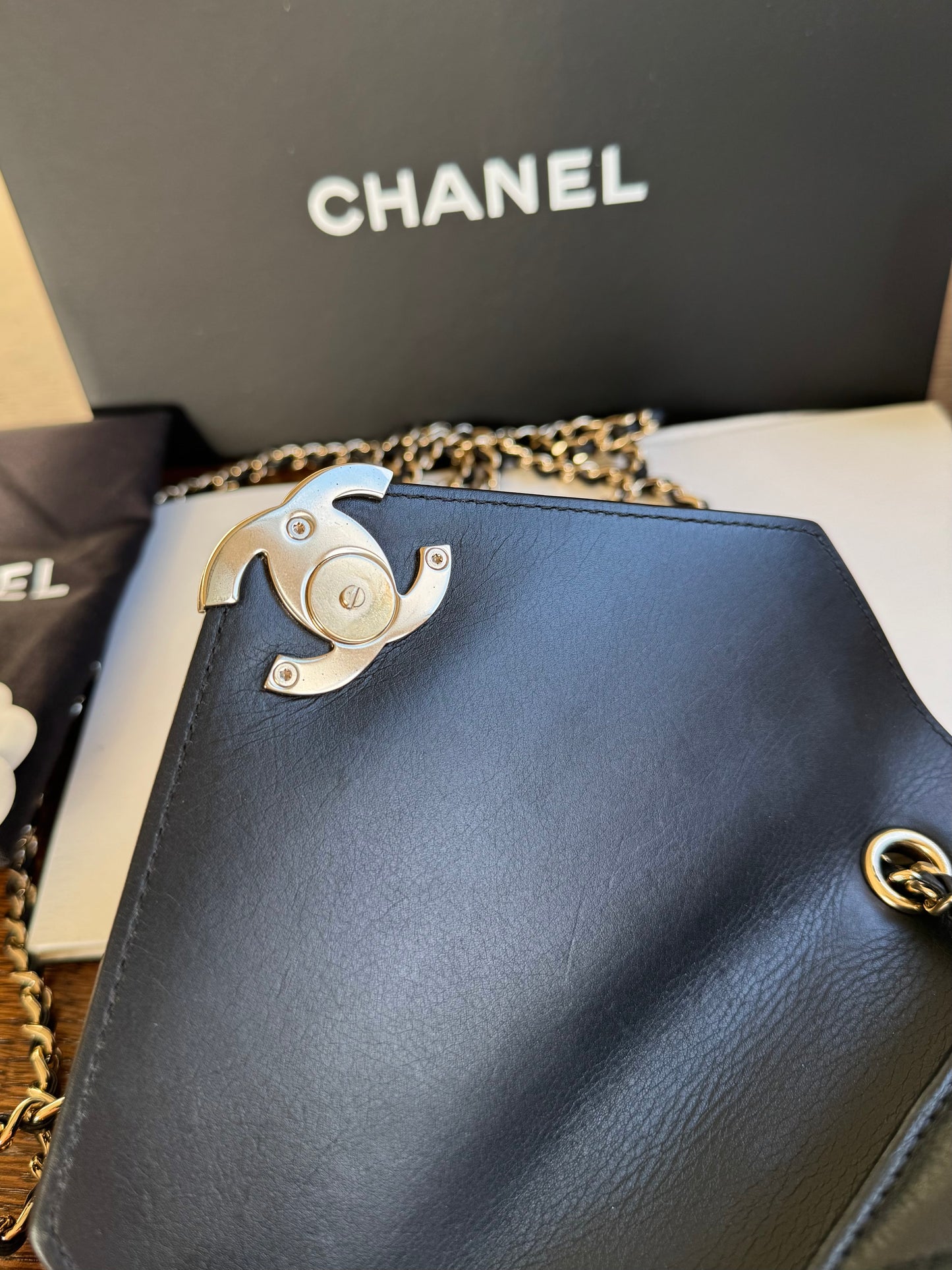 Pre-owned Chanel Chevron Envelope Black Leather Crossbody Bag