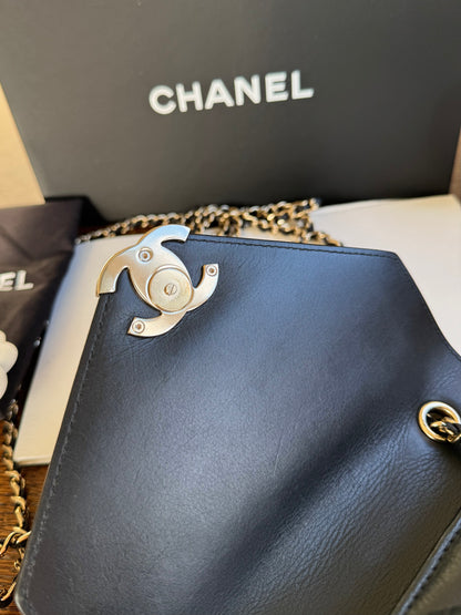 Pre-owned Chanel Chevron Envelope Black Leather Crossbody Bag