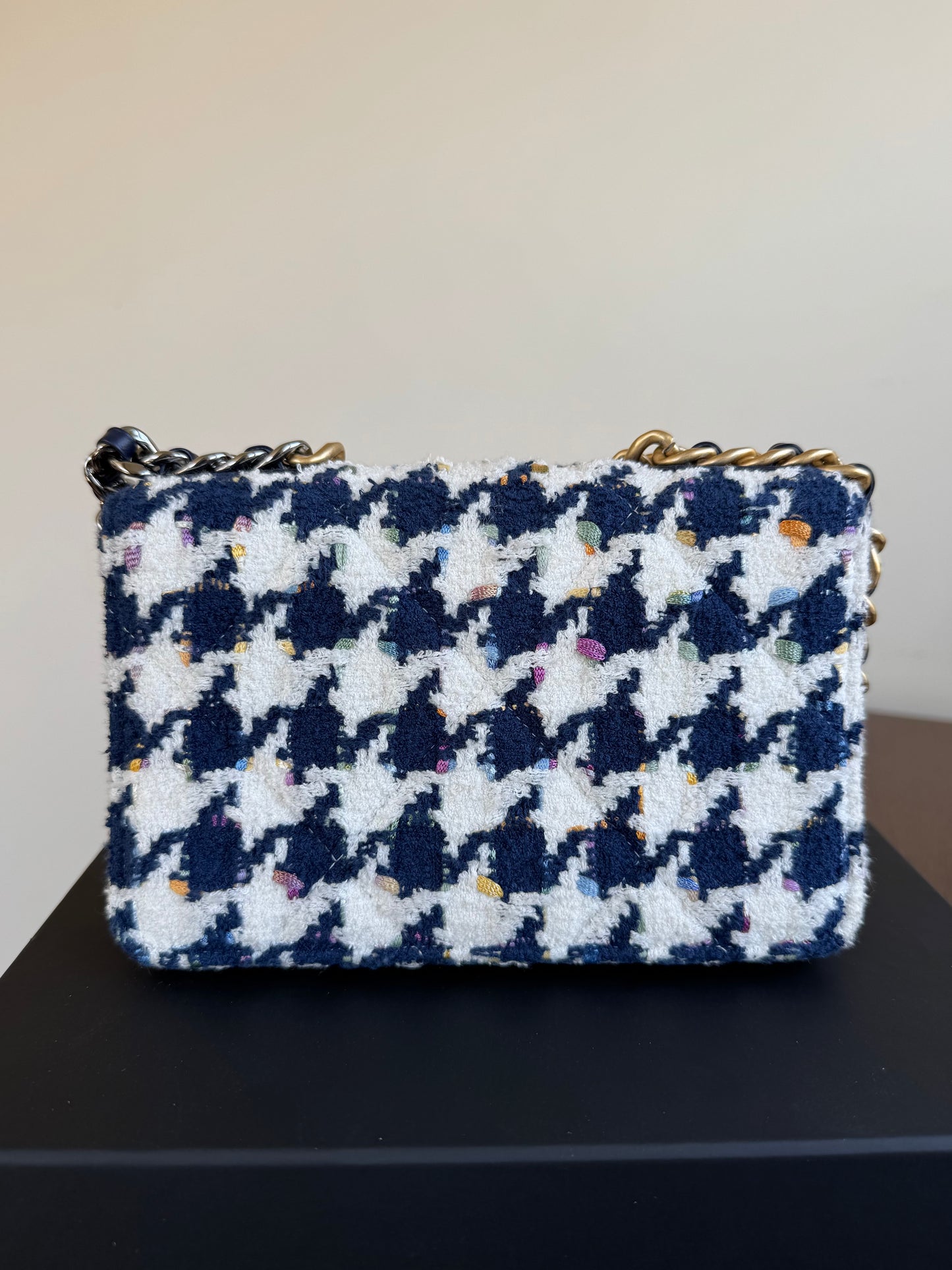 Pre-owned Chanel 19 Tweed Navy White Wallet On Chain