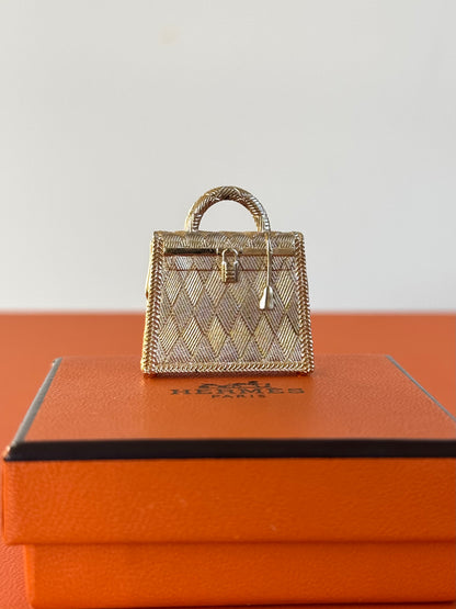 Pre-owned Hermès Curiosity Kelly Gold Pendant Necklace Charm