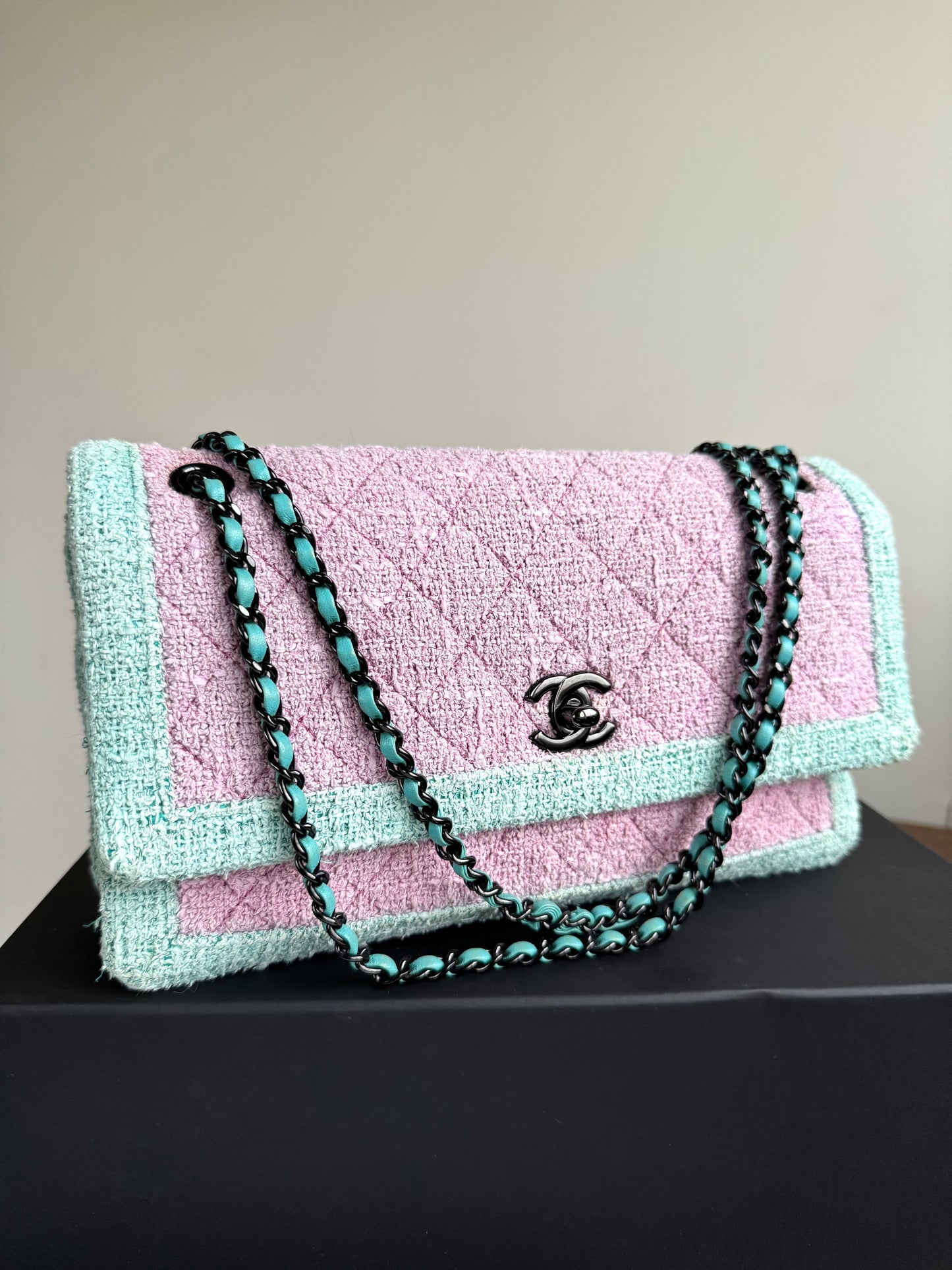 Pre-owned Chanel Pink Turquoise Tweed Flap Bag