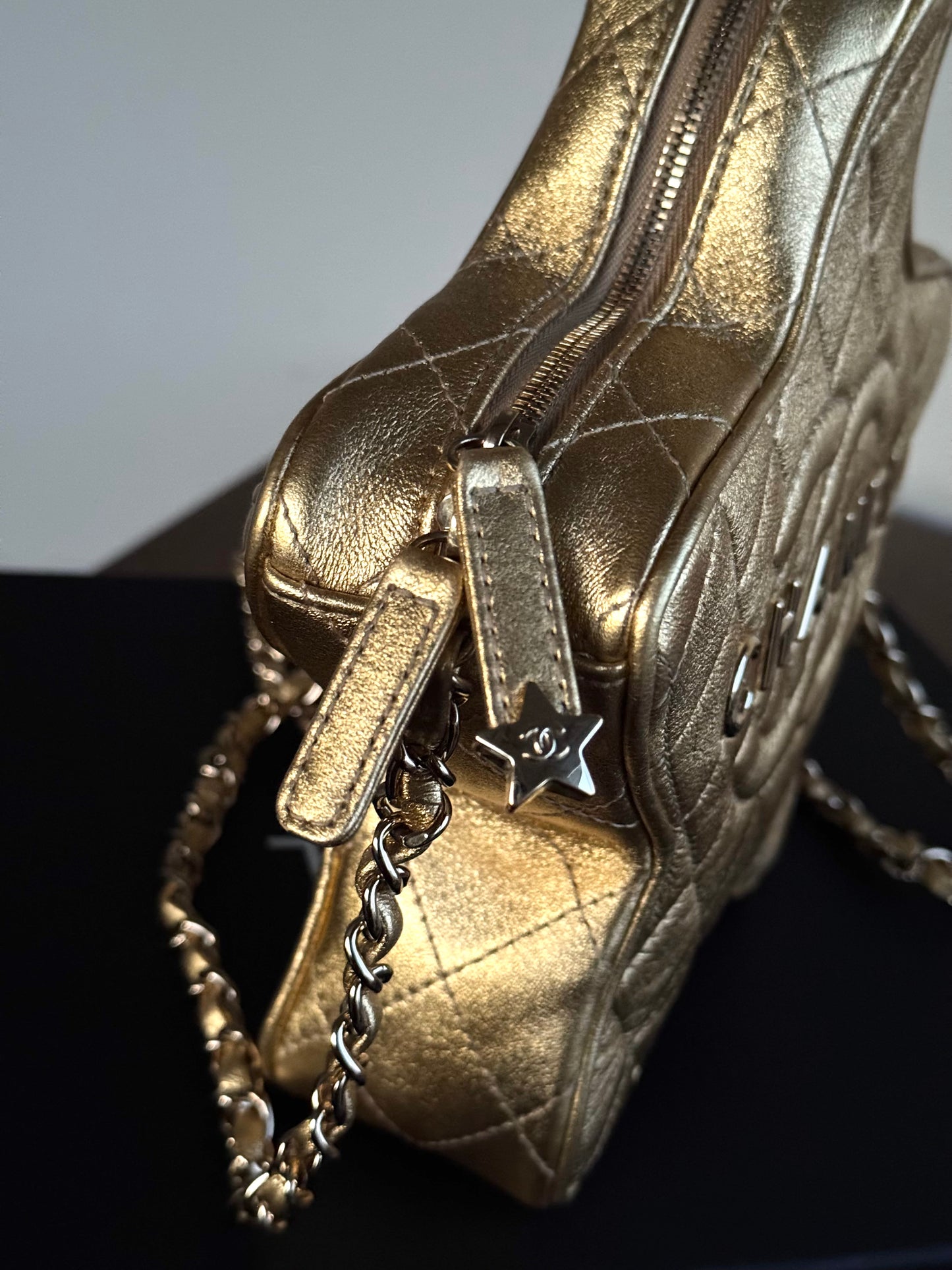 Pre-owned Chanel Walk Of Fame Metallic Gold Leather Bag