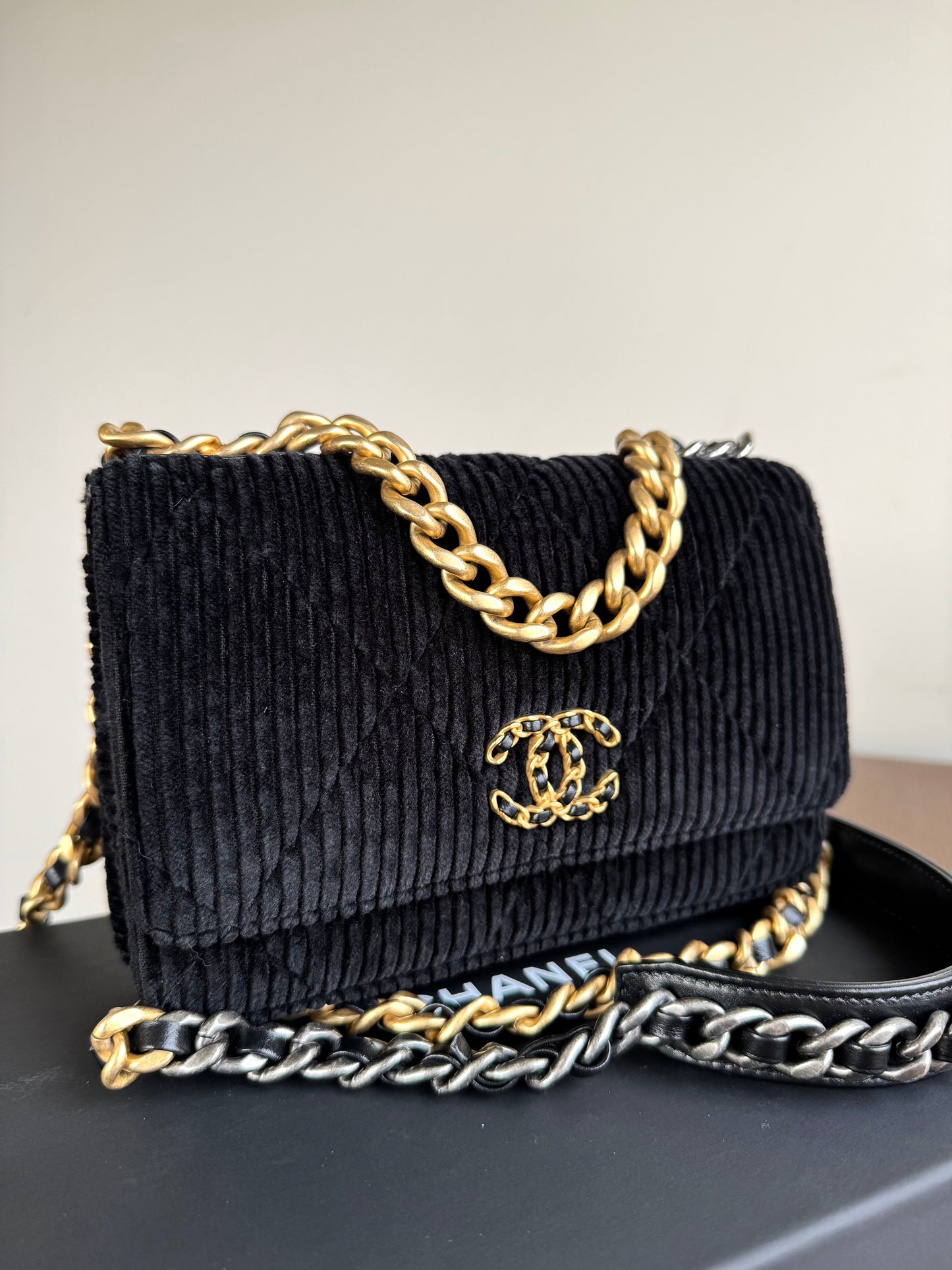 Pre-owned Chanel 19 Wallet On Chain Corduroy Black Bag