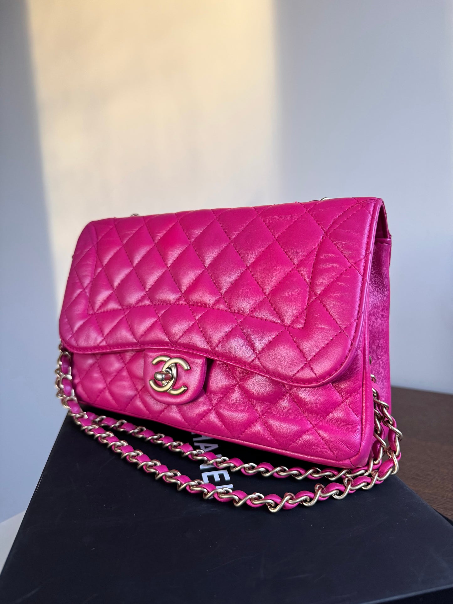 Pre-owned Chanel Paris-Seoul Mademoiselle Chic Medium Pink Leather Bag