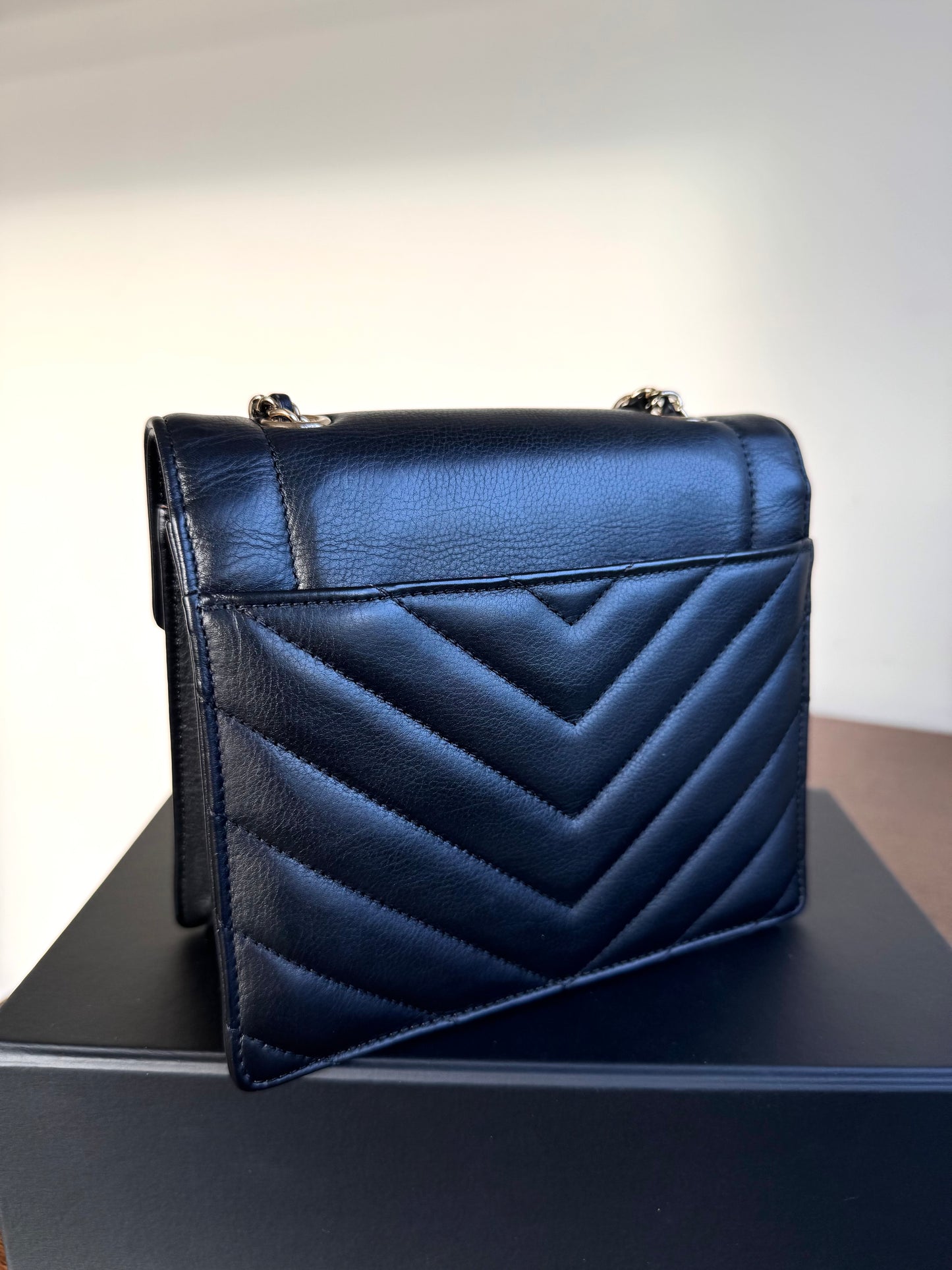 Pre-owned Chanel Chevron Envelope Black Leather Crossbody Bag