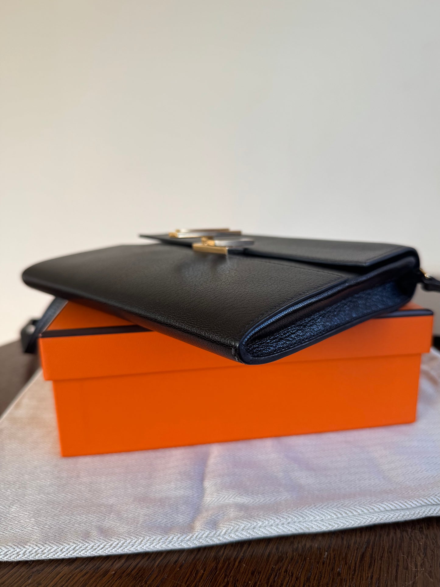Pre-owned Hermès Cinhetic To Go Black Chèvre Mysore Bag