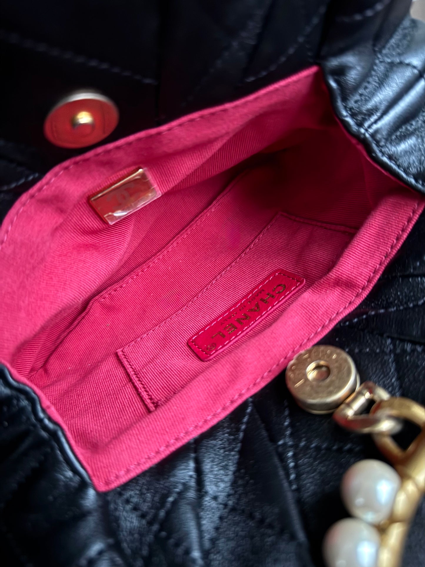 Pre-owned Chanel Black Lambskin Pearl Crown Handle Bag