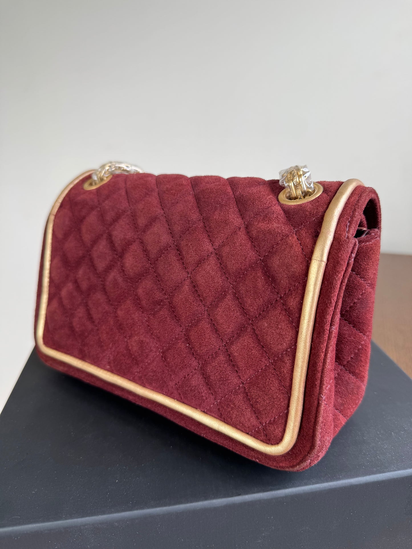 Pre-owned Chanel 2.55 Reissue Small 224 Burgundy Suede Flap Bag