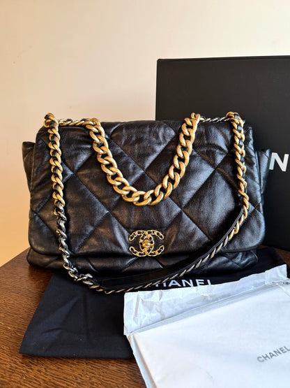 Pre-owned Chanel 19 Maxi Black Lambskin Flap Bag