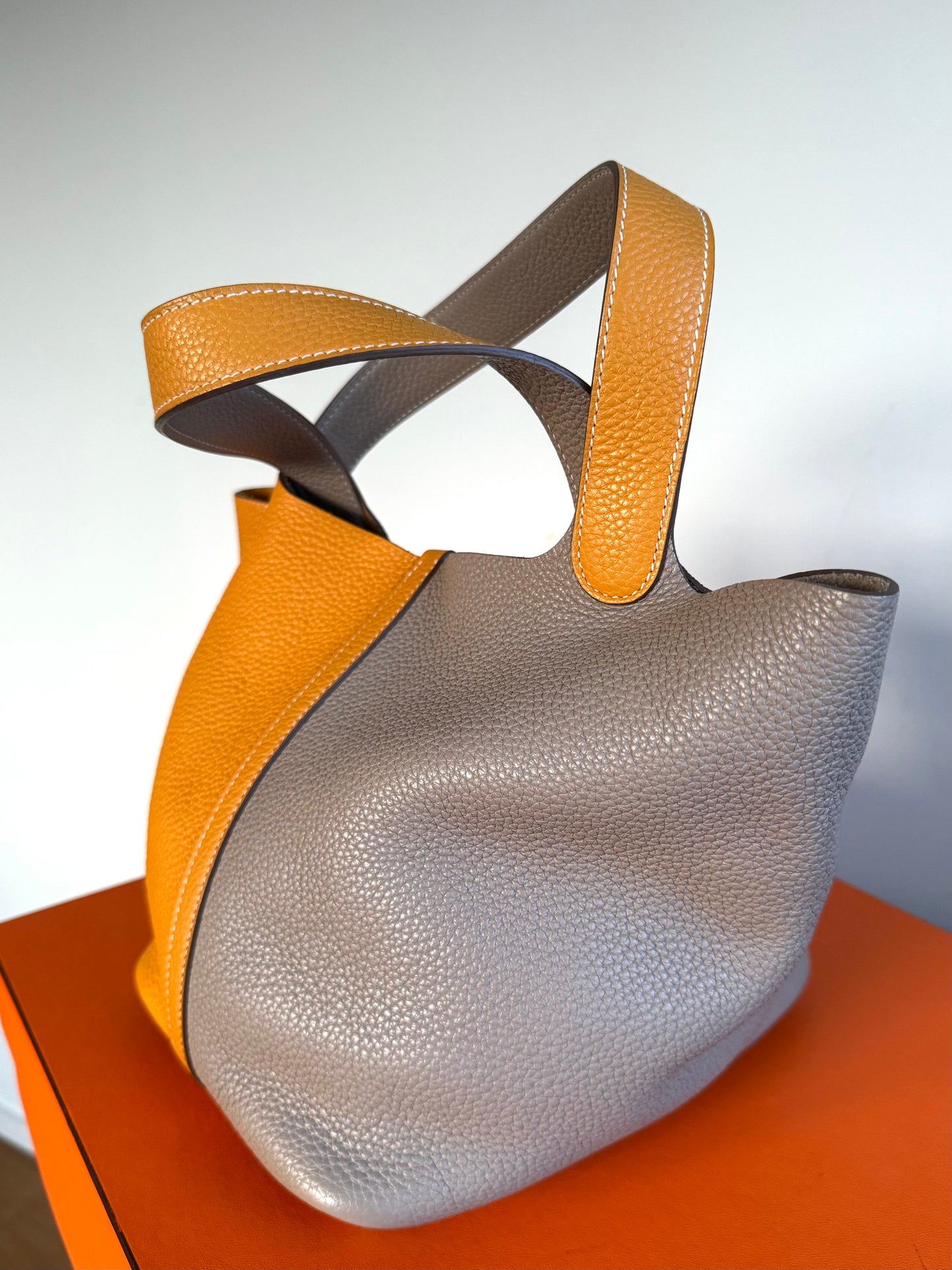 Pre-owned Hermès Picotin 22 Bicolor Clemence Handbag