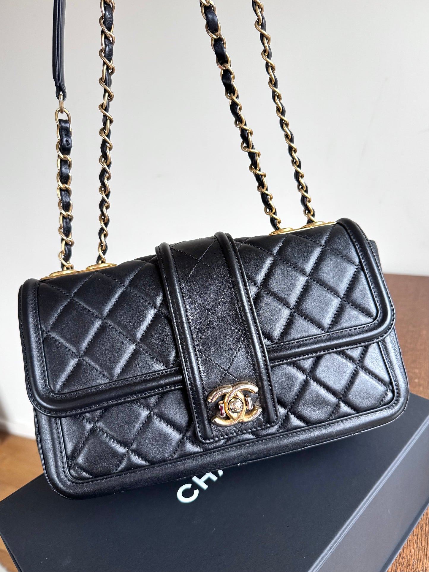 Pre-owned Chanel Elegant CC Medium Black Leather Flap Bag