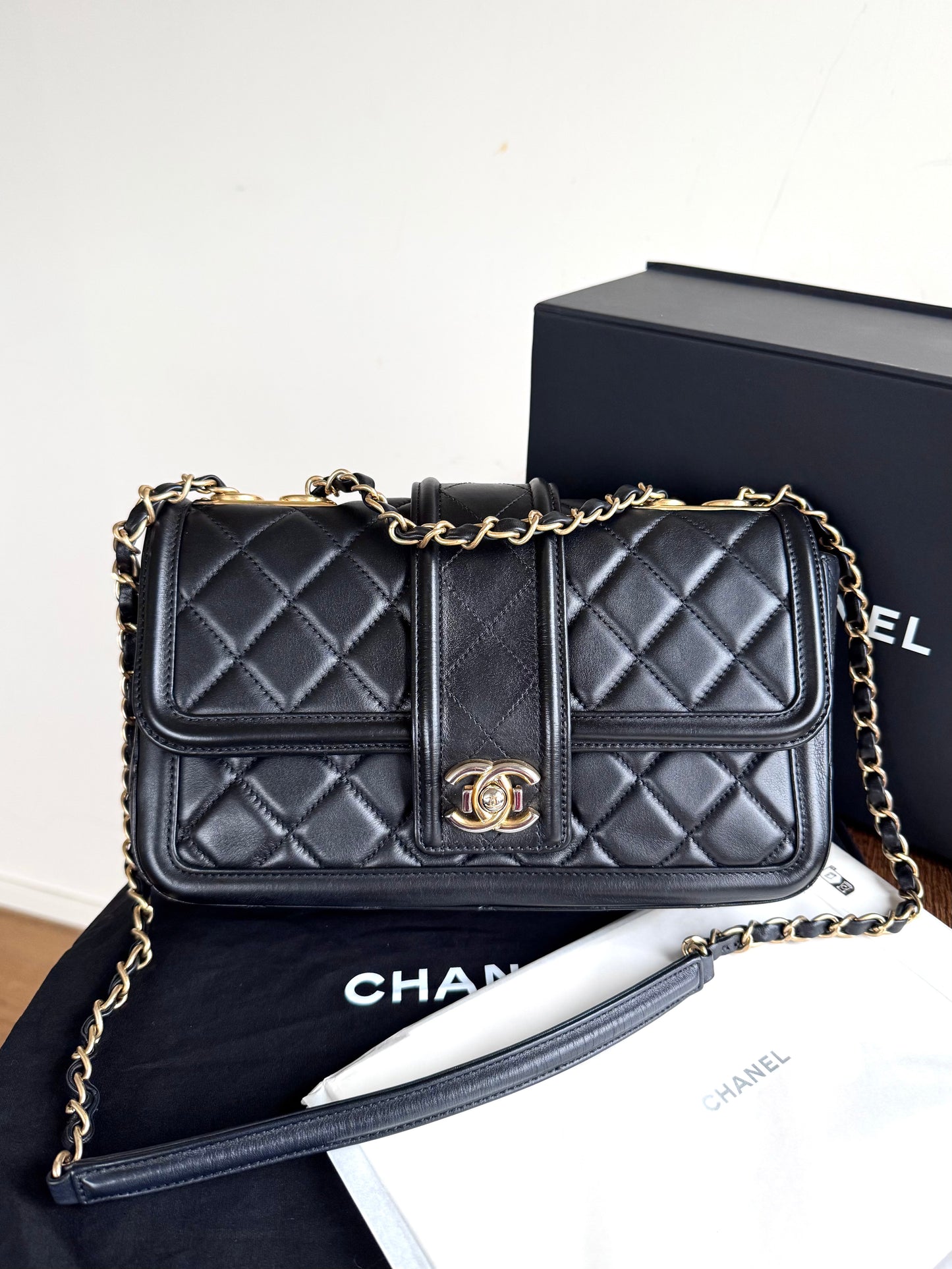 Pre-owned Chanel Elegant CC Medium Black Leather Flap Bag