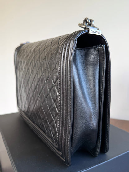 Pre-owned Chanel Boy Maxi Black Leather Flap Bag