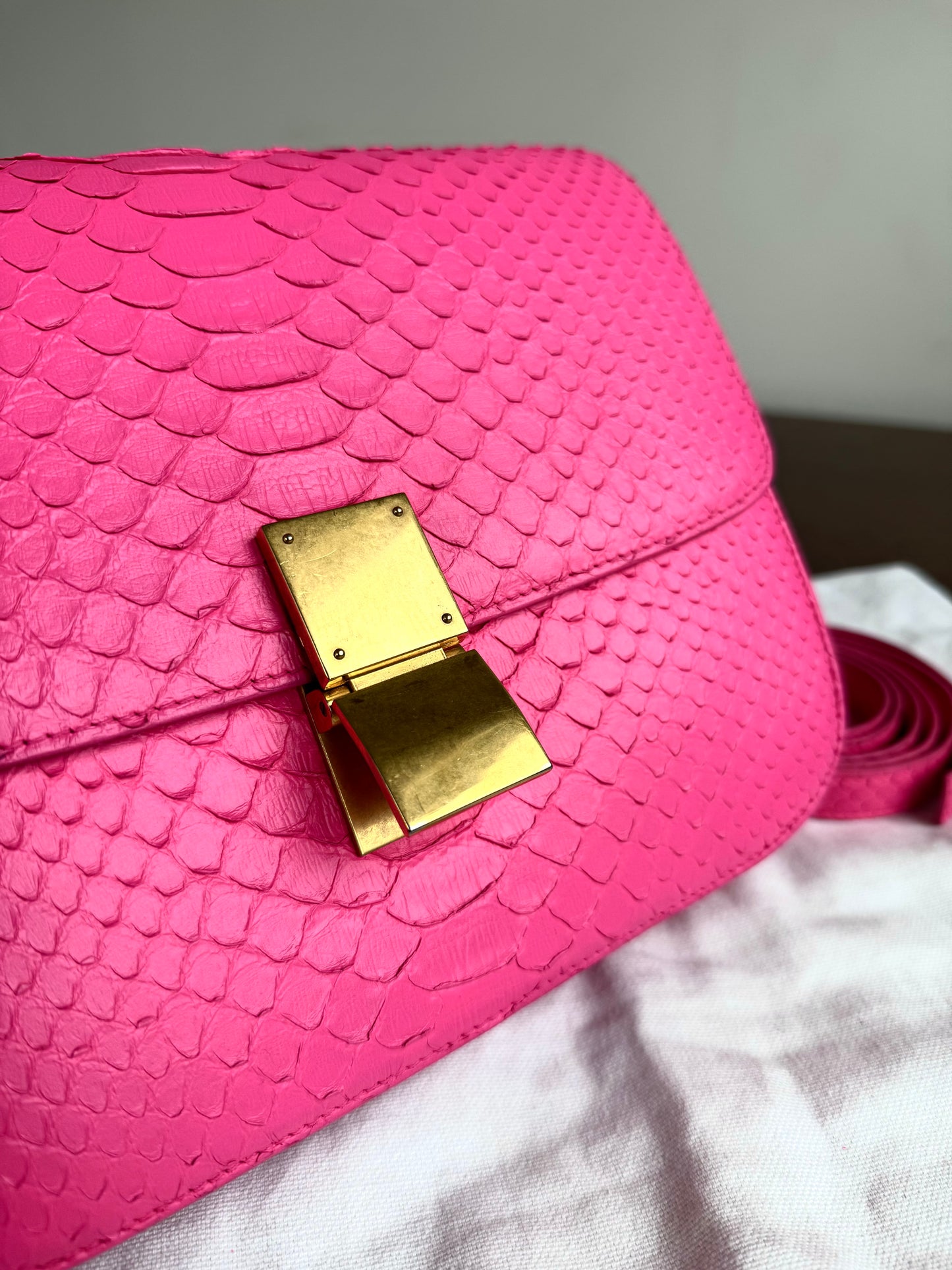 Pre-owned Céline Classic Box Medium Pink Python Bag
