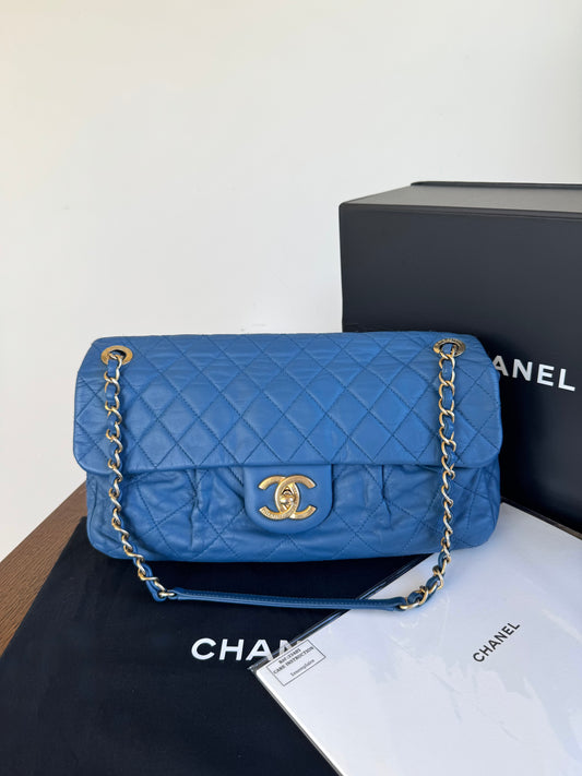 Pre-owned Chanel CC Large Blue Iridescent Calfskin Flap Bag