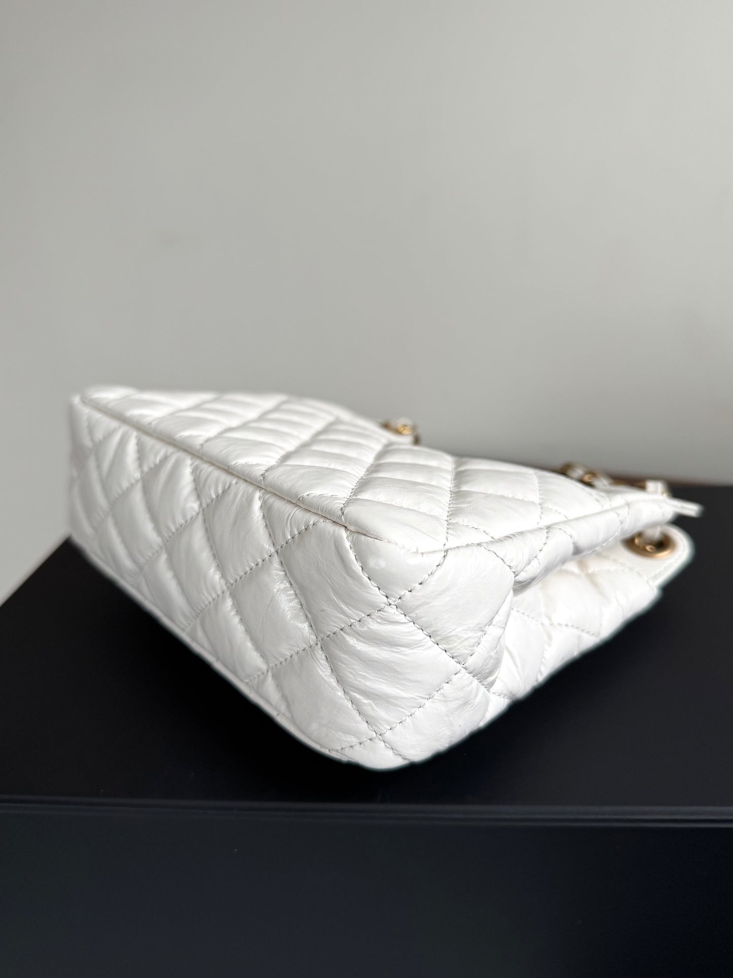 Pre-owned Chanel 2023 CC Small Wavy White Shiny Calfskin Hobo Bag