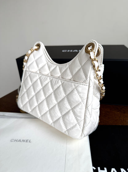 Pre-owned Chanel 2023 CC Small Wavy White Shiny Calfskin Hobo Bag