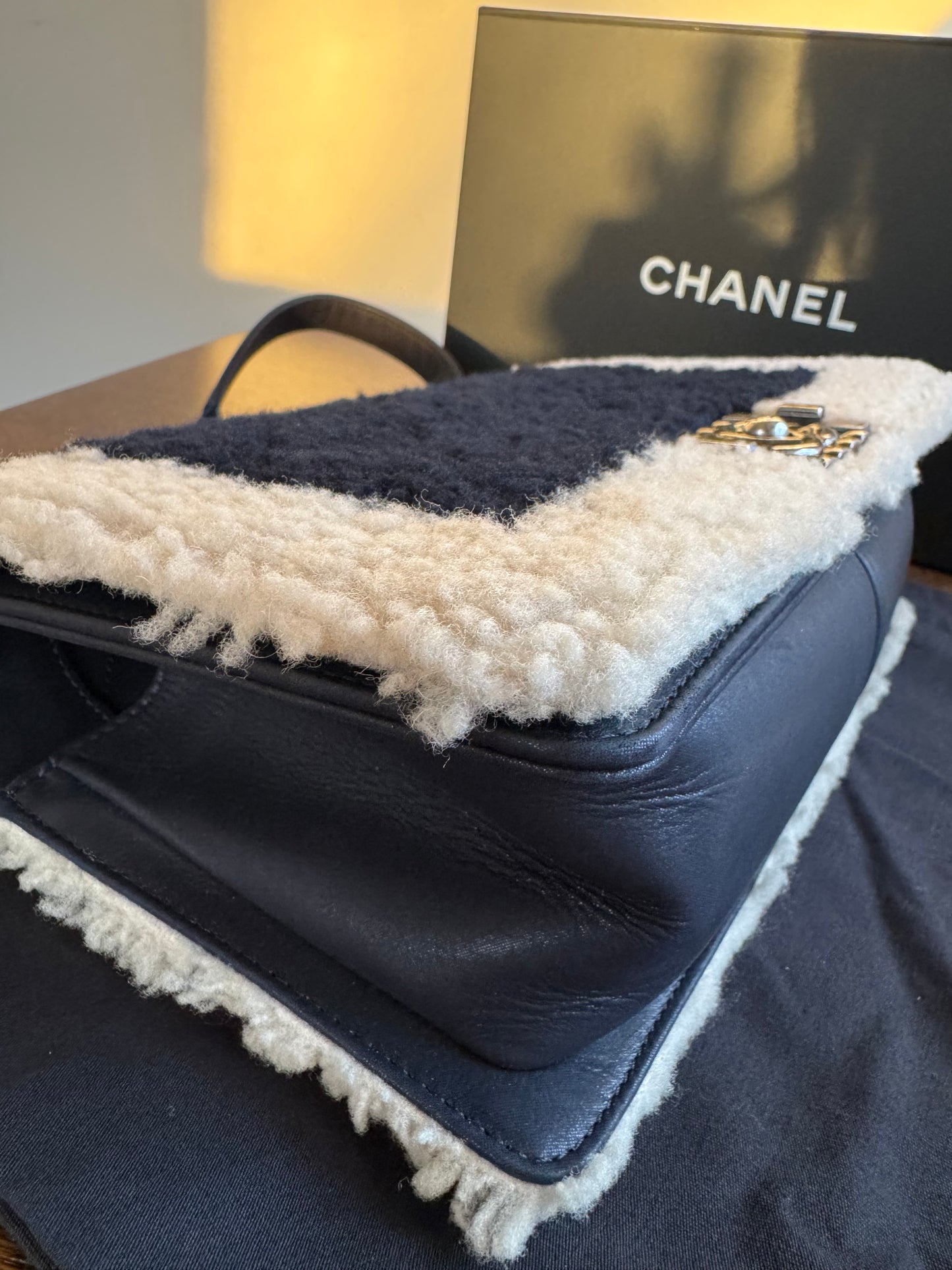 Pre-owned Chanel Boy Medium Shearling Navy White Flap Bag