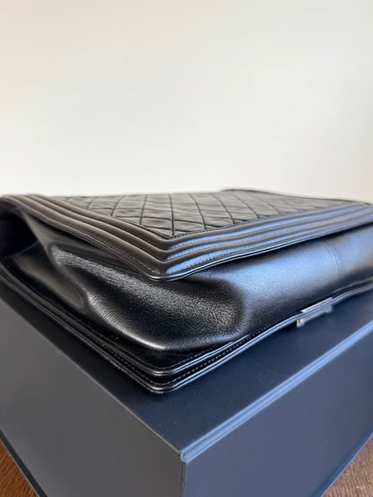 Pre-owned Chanel Boy Maxi Black Leather Flap Bag