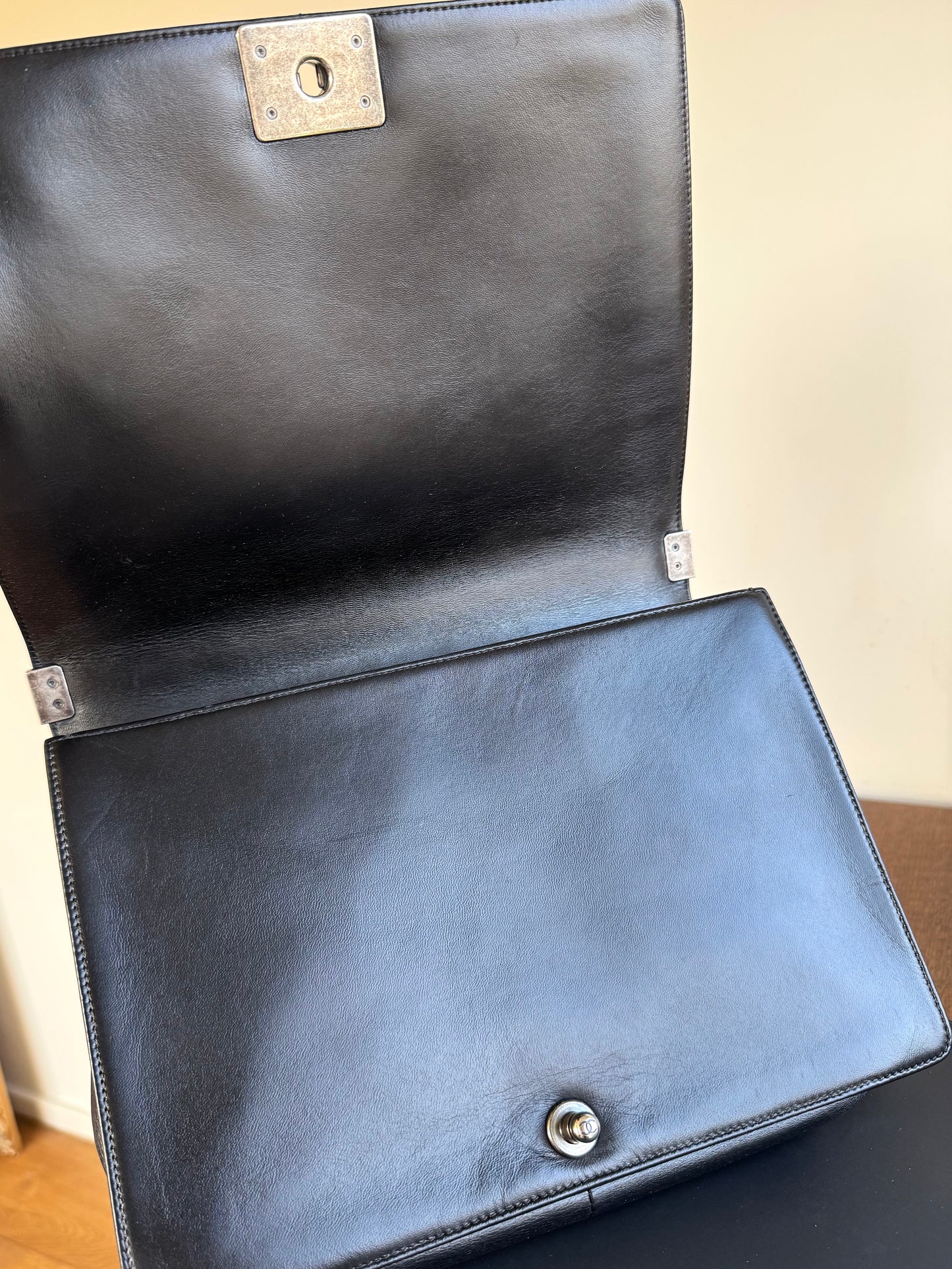 Pre-owned Chanel Boy Maxi Black Leather Flap Bag