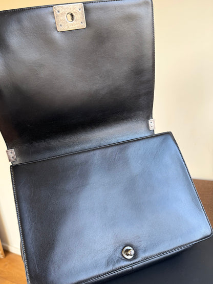 Pre-owned Chanel Boy Maxi Black Leather Flap Bag