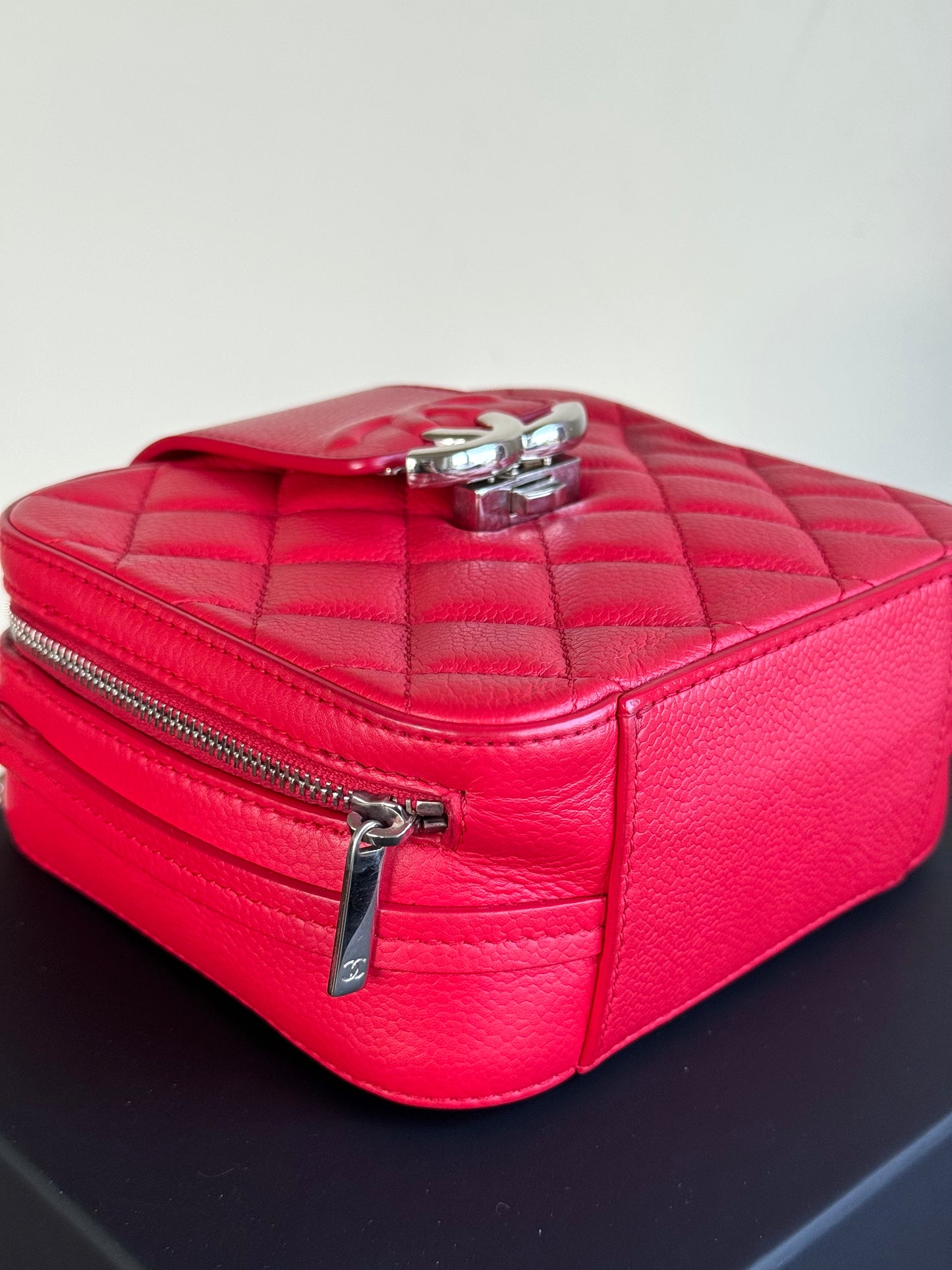 Pre-owned Chanel CC Box Mini Red Leather Camera Bag
