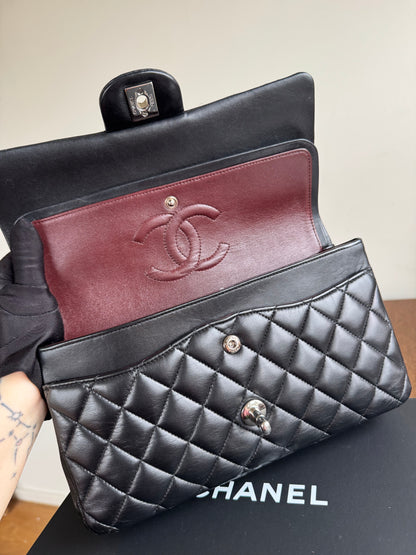 Pre-owned Chanel Timeless Classic Medium Black Lambskin Flap Bag