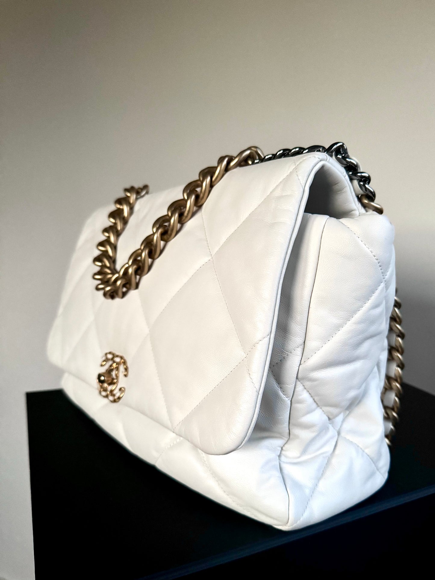 Pre-owned Chanel 19 Maxi White Lambskin Flap Bag