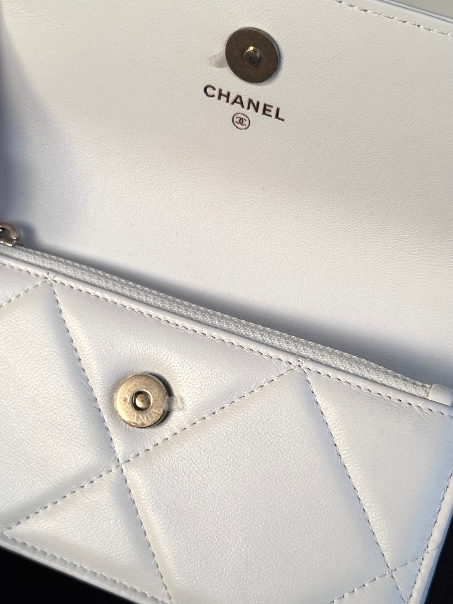 Pre-owned Chanel 19 WOC White Leather Flap Bag