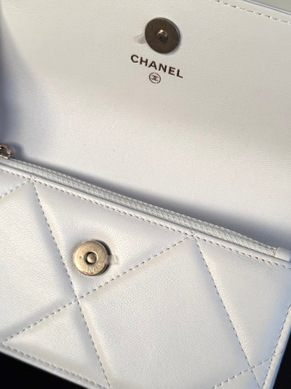 Pre-owned Chanel 19 WOC White Leather Flap Bag