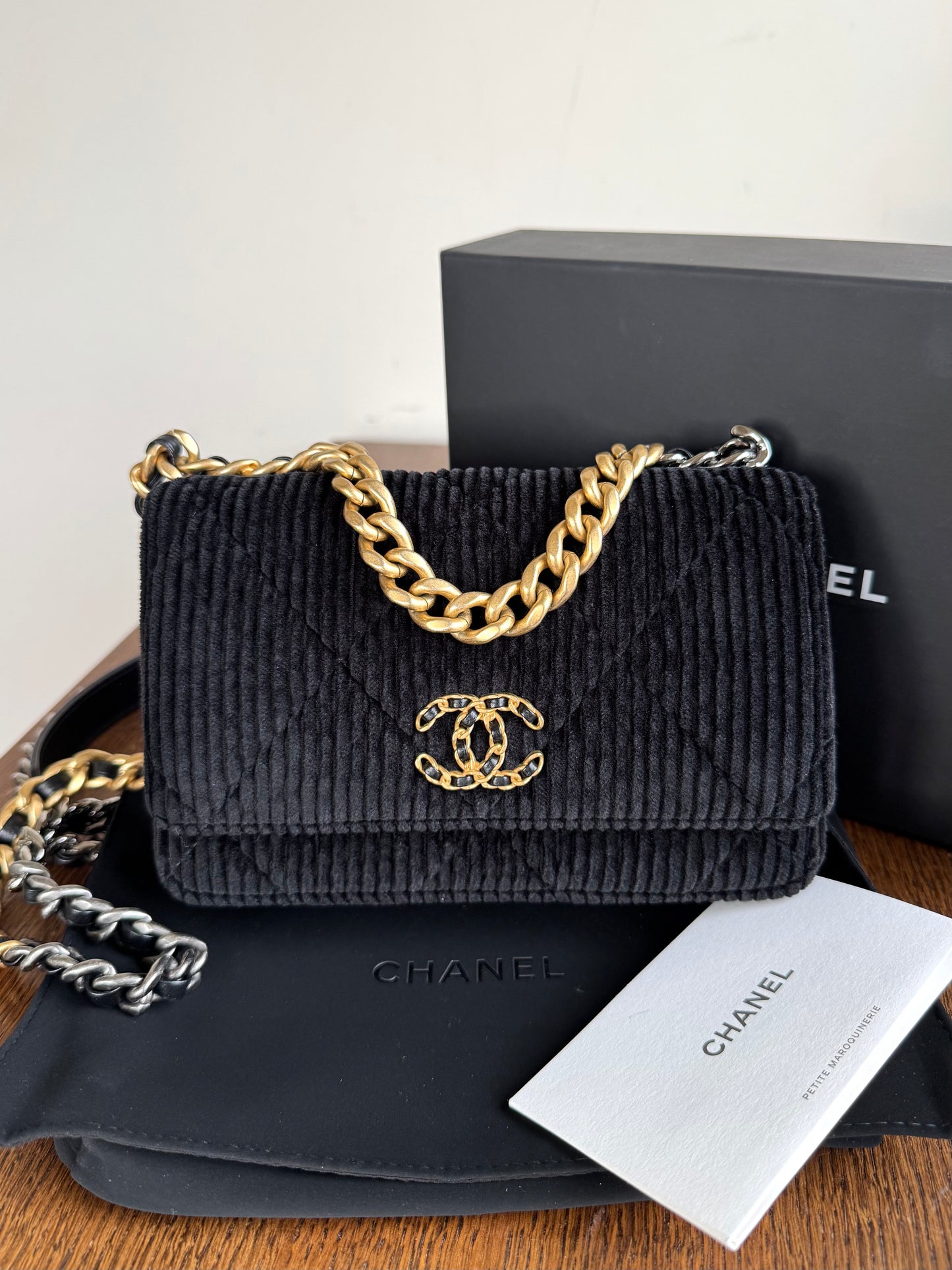 Pre-owned Chanel 19 Wallet On Chain Corduroy Black Bag
