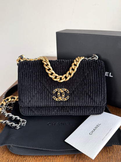 Pre-owned Chanel 19 Wallet On Chain Corduroy Black Bag