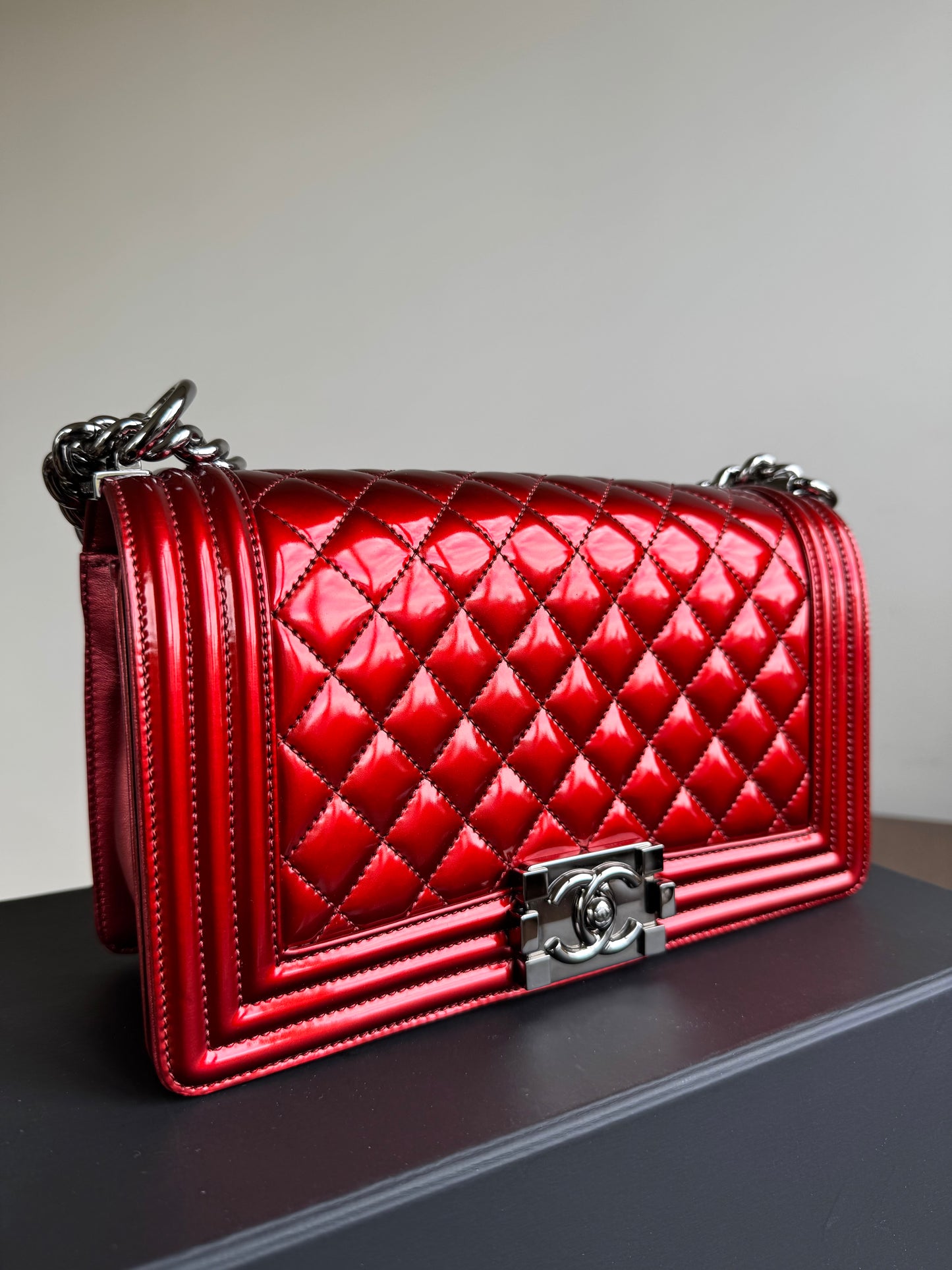 Pre-owned Chanel Boy Medium Metallic Red Patent Leather Bag