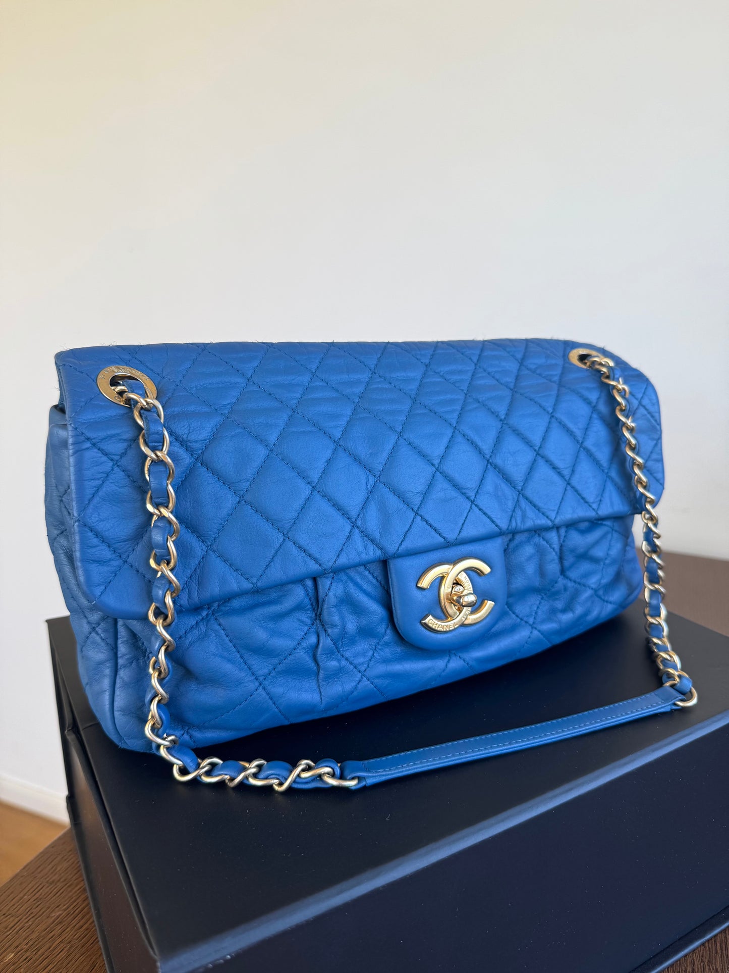 Pre-owned Chanel CC Large Blue Iridescent Calfskin Flap Bag