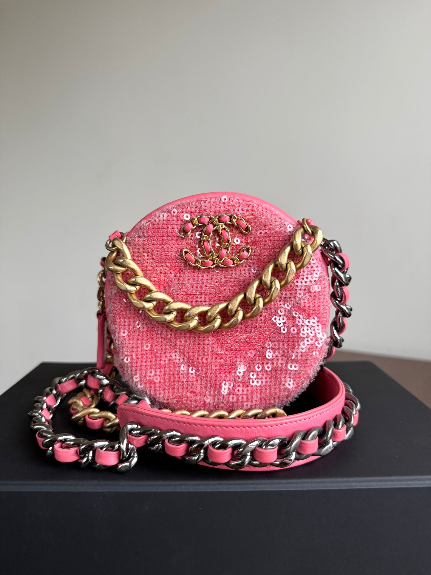 Pre-owned Chanel 19 Round Pink Clutch With Chain