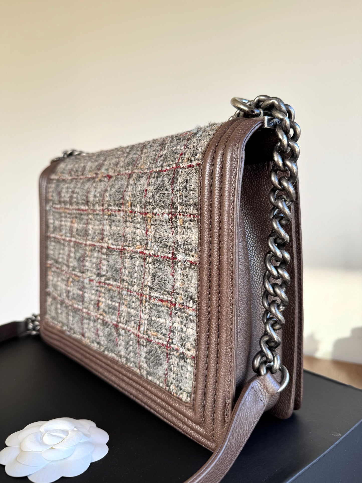 Pre-owned Chanel Boy Maxi Brown Tweed Leather Flap Bag