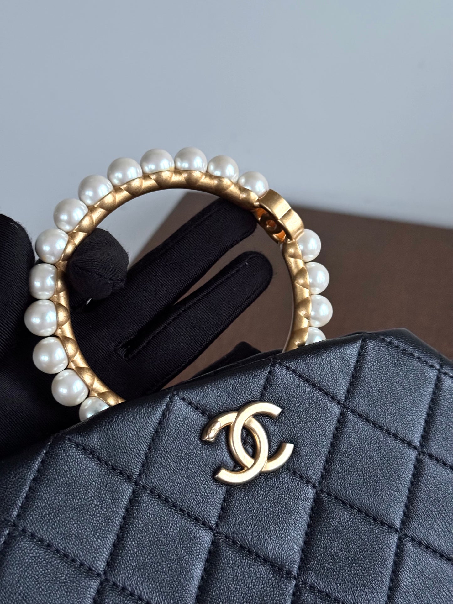 Pre-owned Chanel Black Lambskin Pearl Crown Handle Bag