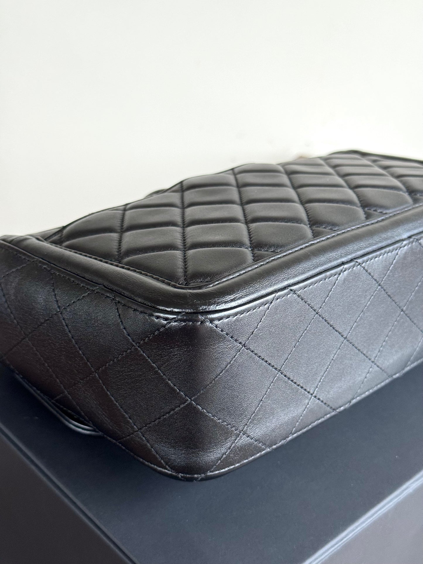 Pre-owned Chanel Elegant CC Medium Black Leather Flap Bag